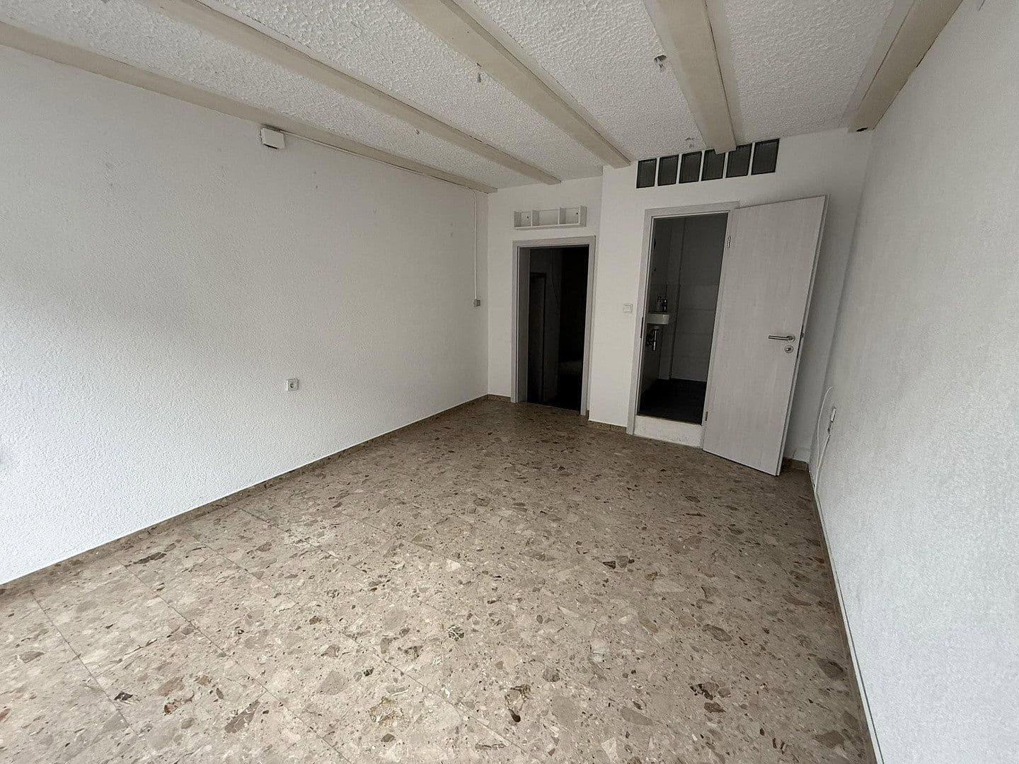 Prenájom kancelárie 85 m², Untere Vorstadt 26, Tuttlingen, Bádensko-Wurttembersko Prenájom kancelárie 85 m², Untere Vorstadt 26, Tuttlingen, Bádensko-Wurttembersko