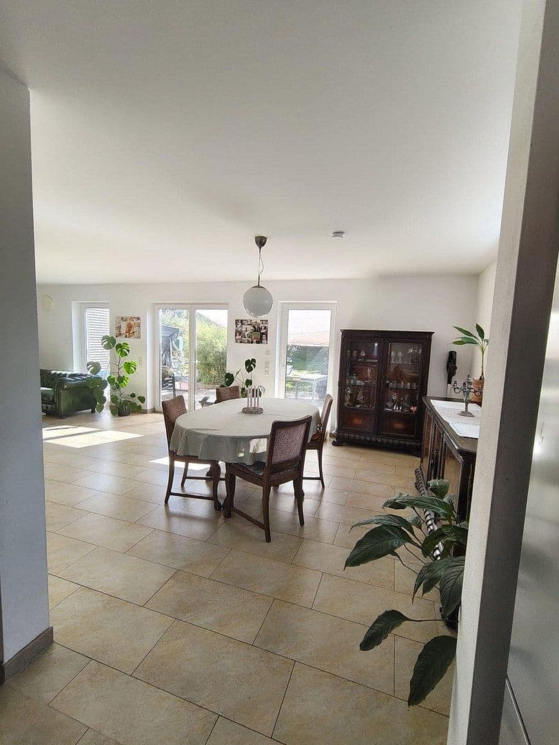Predaj domu 125 m², pozemok 606 m², Oberschweinbach, Bavorsko Predaj domu 125 m², pozemok 606 m², Oberschweinbach, Bavorsko