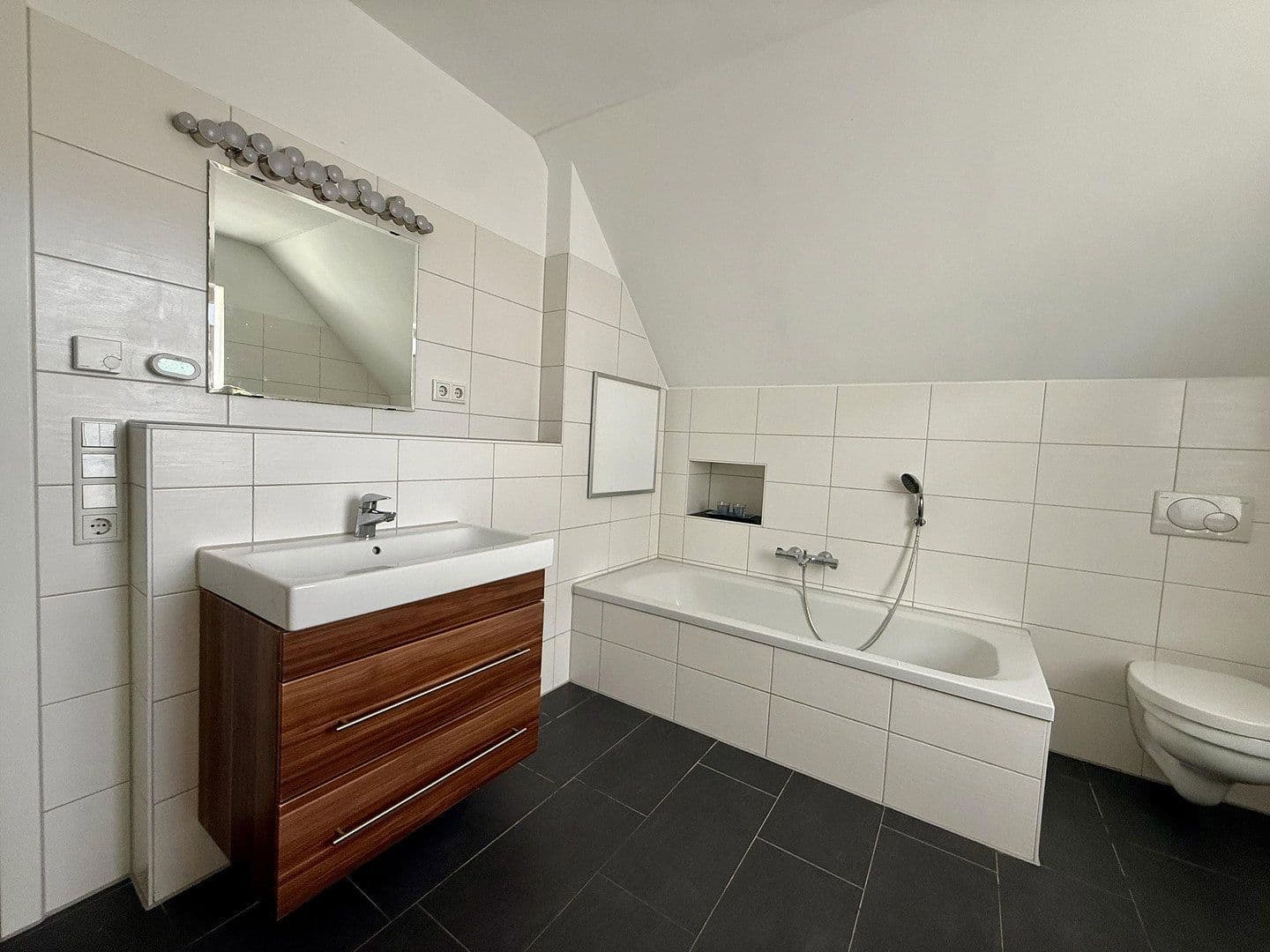 Predaj domu 125 m², pozemok 606 m², Oberschweinbach, Bavorsko Predaj domu 125 m², pozemok 606 m², Oberschweinbach, Bavorsko
