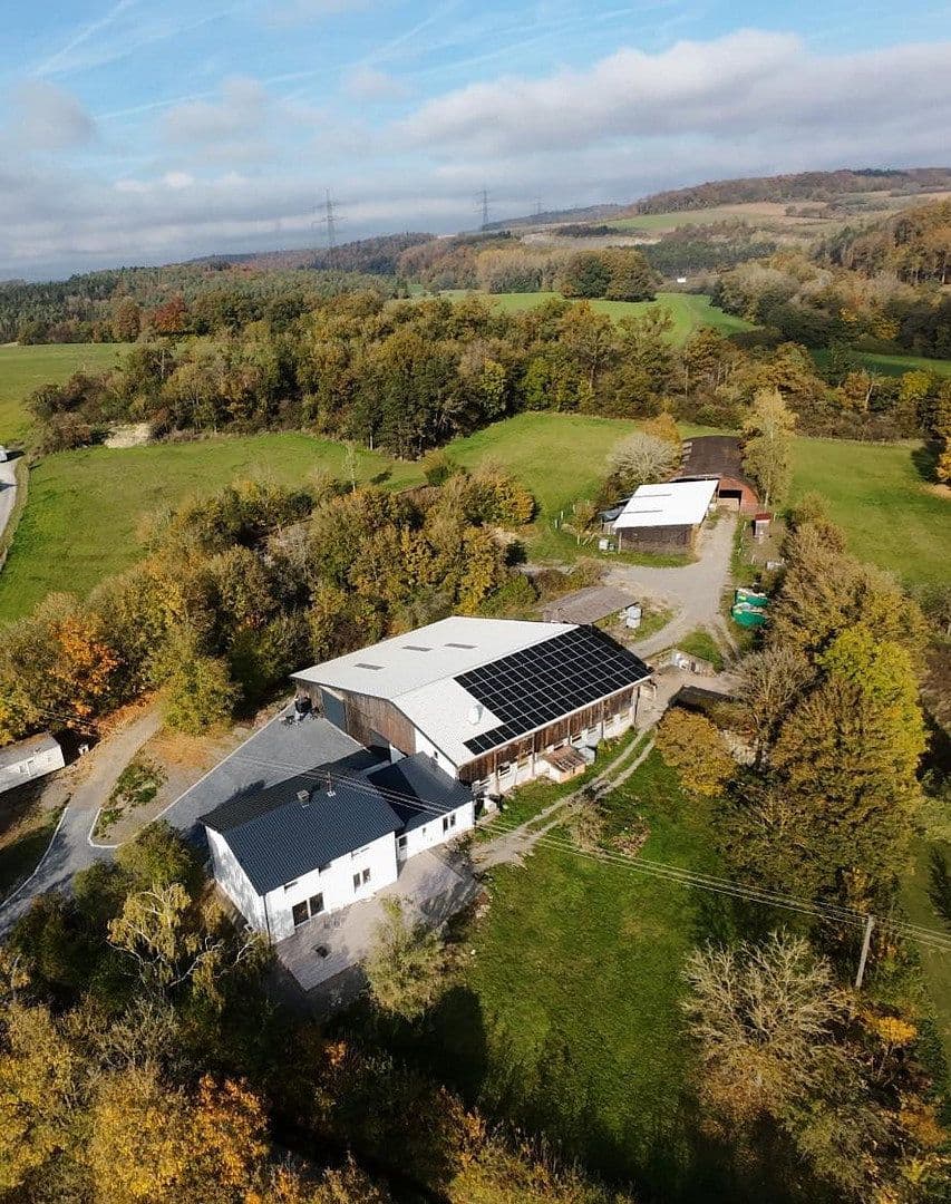 Predaj domu 180 m², pozemok 39.000 m², Buchen (Odenwald), Bádensko-Wurttembersko Predaj domu 180 m², pozemok 39.000 m², Buchen (Odenwald), Bádensko-Wurttembersko
