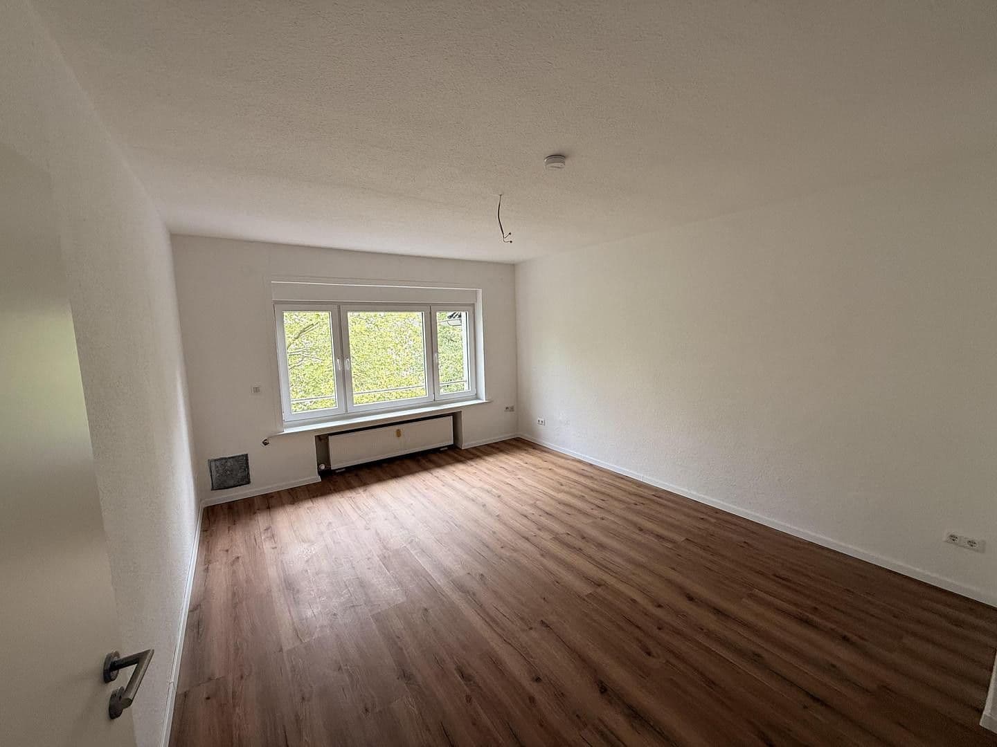 Prenájom bytu 3-izbový 96 m², Ruhrallee 26, Essen, Severné Porýnie - Westfálsko Prenájom bytu 3-izbový 96 m², Ruhrallee 26, Essen, Severné Porýnie - Westfálsko