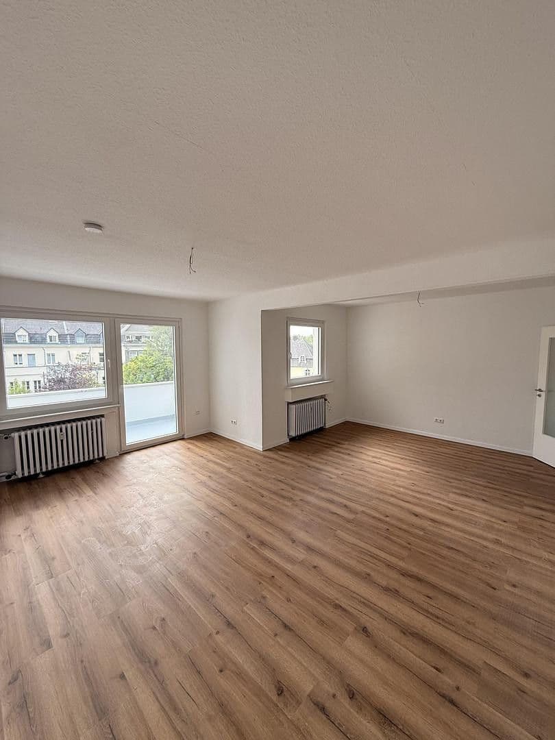Prenájom bytu 3-izbový 96 m², Ruhrallee 26, Essen, Severné Porýnie - Westfálsko Prenájom bytu 3-izbový 96 m², Ruhrallee 26, Essen, Severné Porýnie - Westfálsko