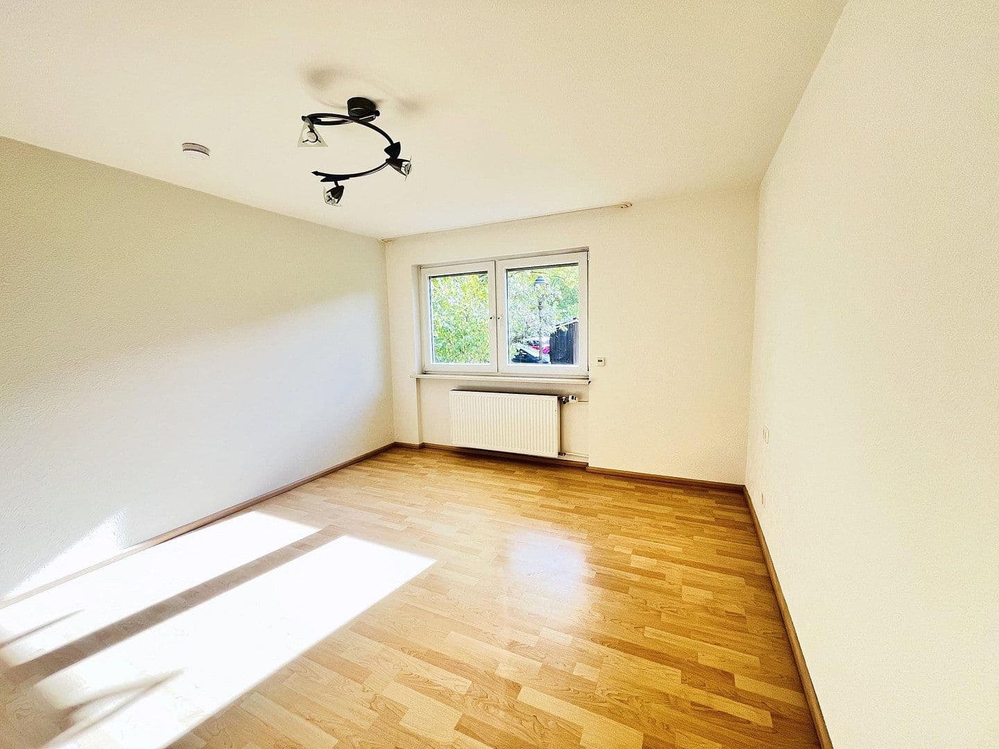 Prenájom bytu 3-izbový 73 m², Karlsruhe, Bádensko-Wurttembersko Prenájom bytu 3-izbový 73 m², Karlsruhe, Bádensko-Wurttembersko