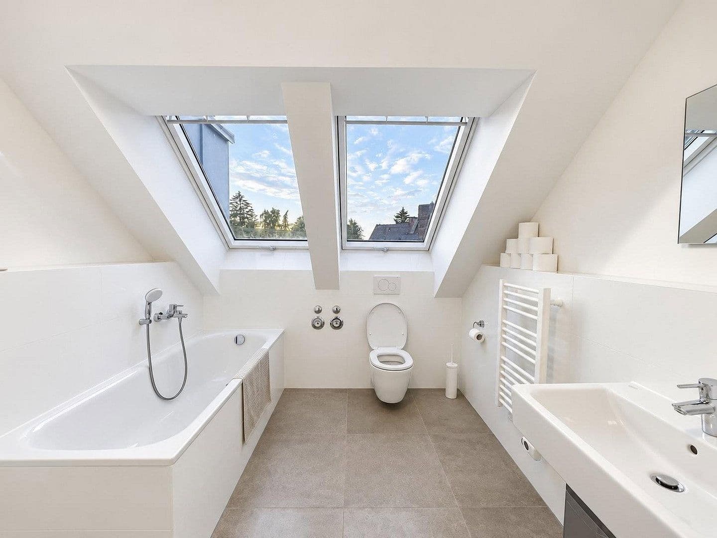 Prenájom bytu 3-izbový 70 m², Hötzlring 20, München, Bavorsko Prenájom bytu 3-izbový 70 m², Hötzlring 20, München, Bavorsko