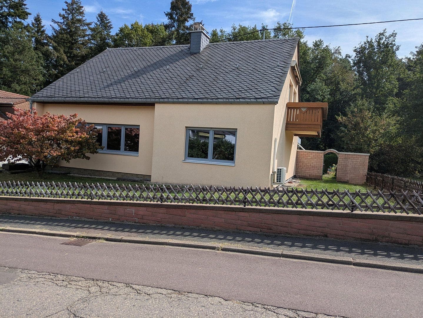 Predaj domu 155 m², pozemok 800 m², Waldstraße 35, Konz, Porýnie-Falcko Predaj domu 155 m², pozemok 800 m², Waldstraße 35, Konz, Porýnie-Falcko