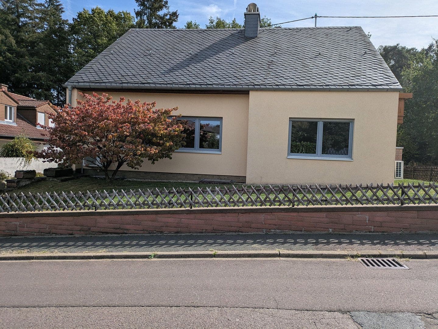 Predaj domu 155 m², pozemok 800 m², Waldstraße 35, Konz, Porýnie-Falcko Predaj domu 155 m², pozemok 800 m², Waldstraße 35, Konz, Porýnie-Falcko