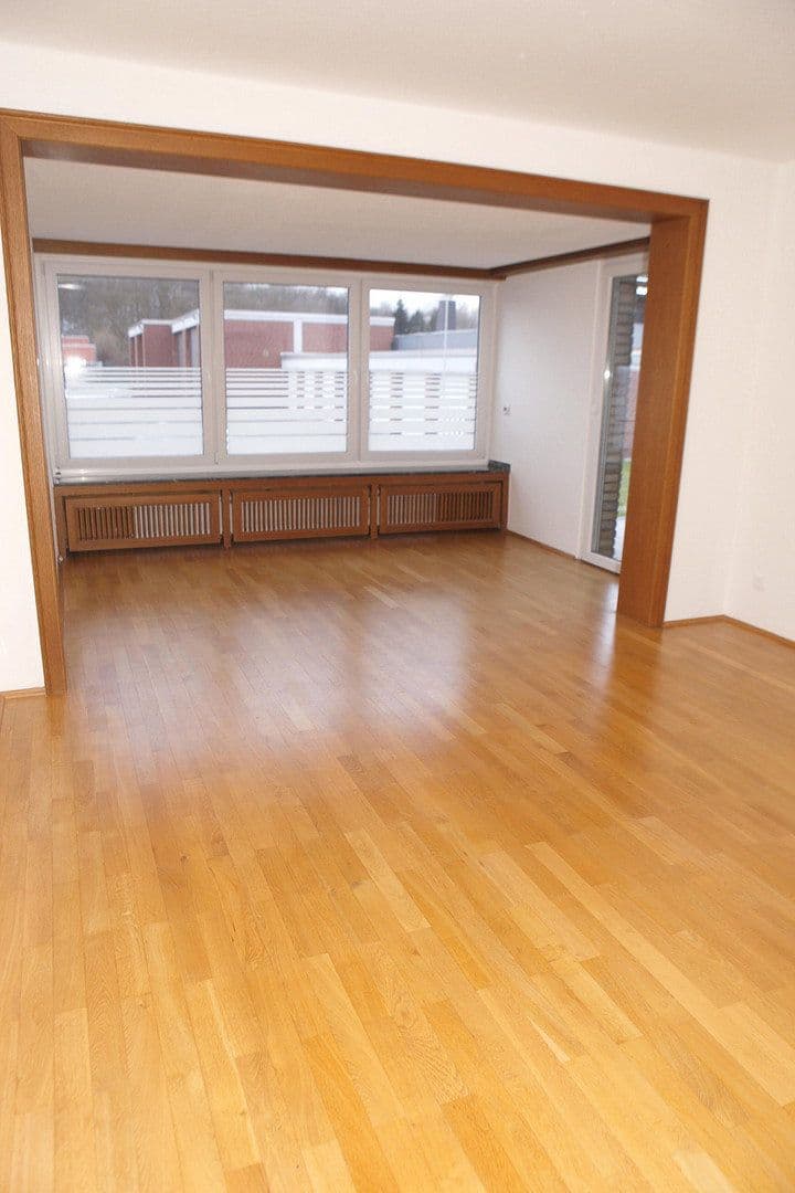 Prenájom bytu 3-izbový 105 m², Franzstr. 13, Gladbeck, Severné Porýnie - Westfálsko Prenájom bytu 3-izbový 105 m², Franzstr. 13, Gladbeck, Severné Porýnie - Westfálsko