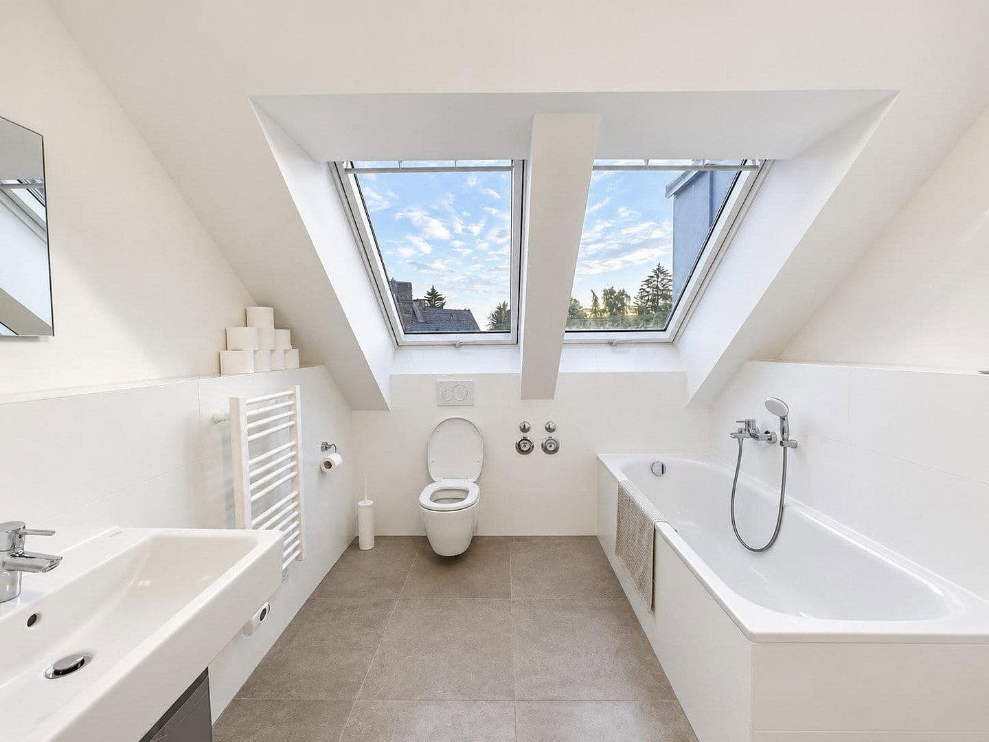 Prenájom bytu 3-izbový 75 m², Hötzlring 20, München, Bavorsko Prenájom bytu 3-izbový 75 m², Hötzlring 20, München, Bavorsko