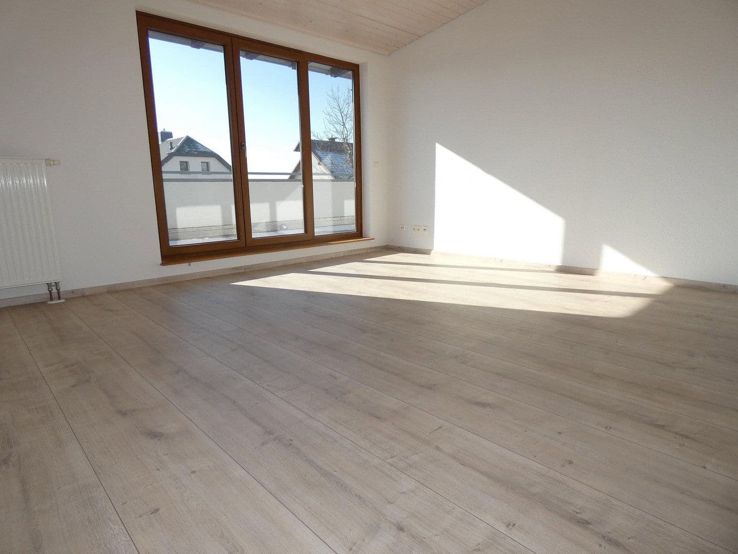 Prenájom bytu 3-izbový 80 m², Lerchenweg 53b, Chemnitz, Sasko Prenájom bytu 3-izbový 80 m², Lerchenweg 53b, Chemnitz, Sasko