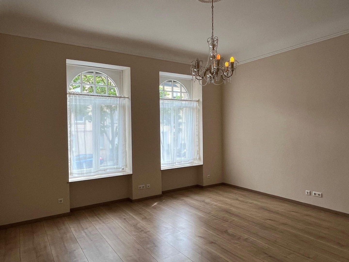 Prenájom bytu 4-izbový 120 m², Pforzheim, Bádensko-Wurttembersko Prenájom bytu 4-izbový 120 m², Pforzheim, Bádensko-Wurttembersko