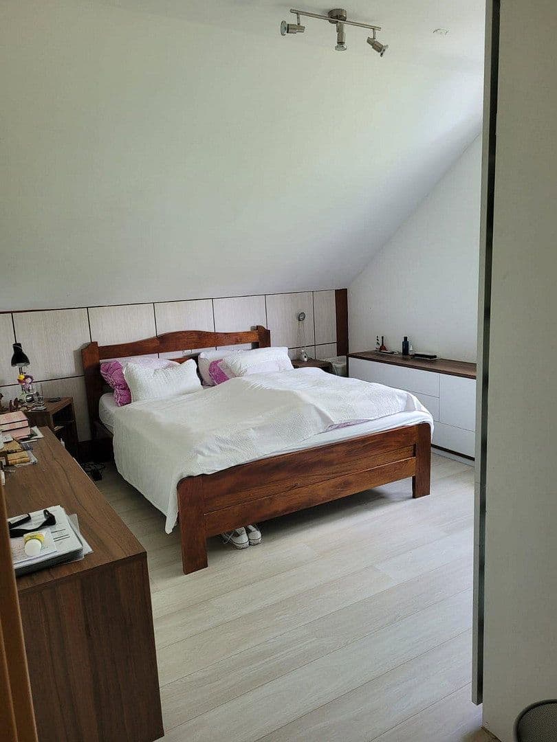 Predaj domu 195 m², pozemok 351 m², Calw, Bádensko-Wurttembersko Predaj domu 195 m², pozemok 351 m², Calw, Bádensko-Wurttembersko