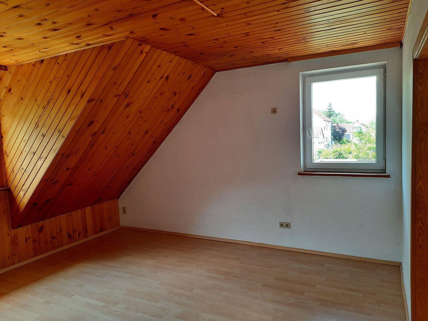 Prenájom domu 124 m², pozemok 320 m², Wilhermsdorf, Bavorsko Prenájom domu 124 m², pozemok 320 m², Wilhermsdorf, Bavorsko
