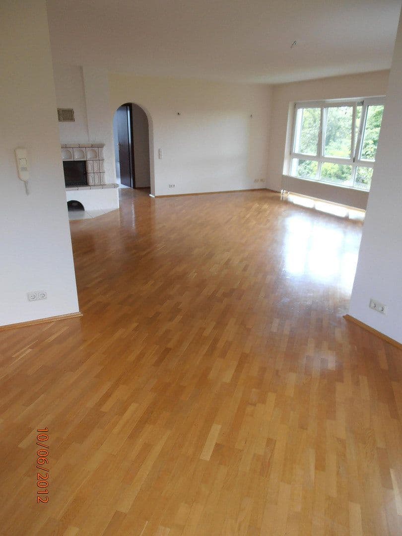 Prenájom bytu 3-izbový 101 m², Wiesbaden-Sonnenberg, Hesensko Prenájom bytu 3-izbový 101 m², Wiesbaden-Sonnenberg, Hesensko