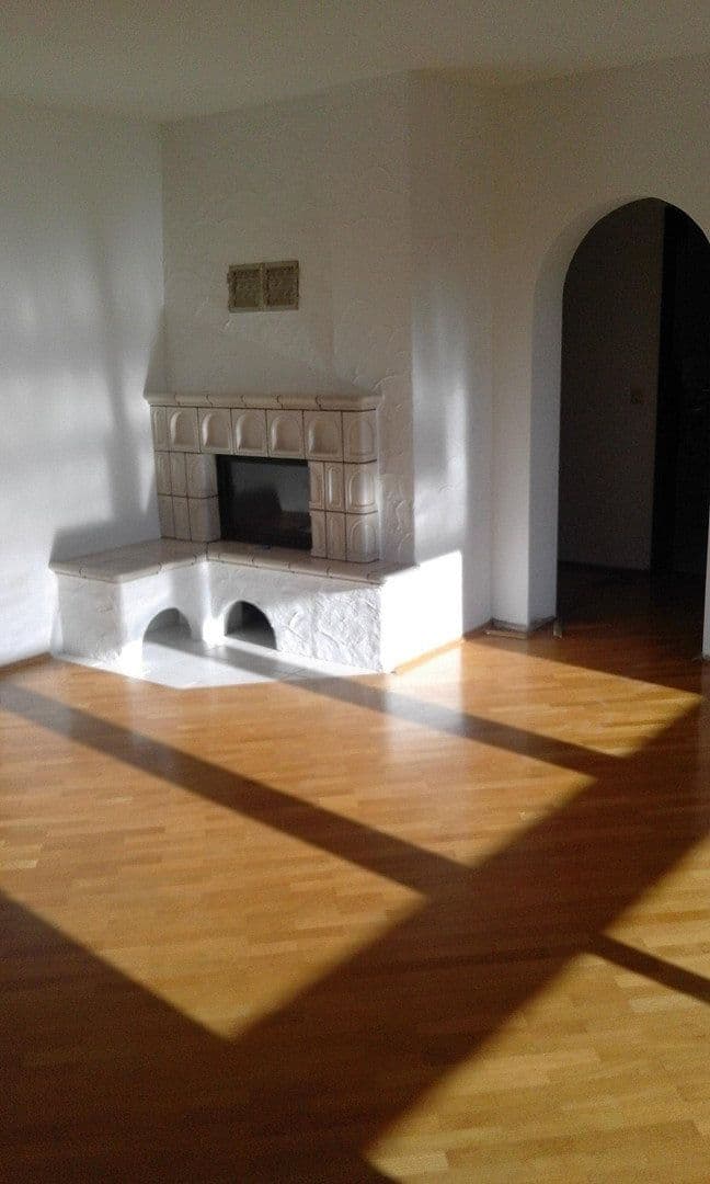 Prenájom bytu 3-izbový 101 m², Wiesbaden-Sonnenberg, Hesensko Prenájom bytu 3-izbový 101 m², Wiesbaden-Sonnenberg, Hesensko