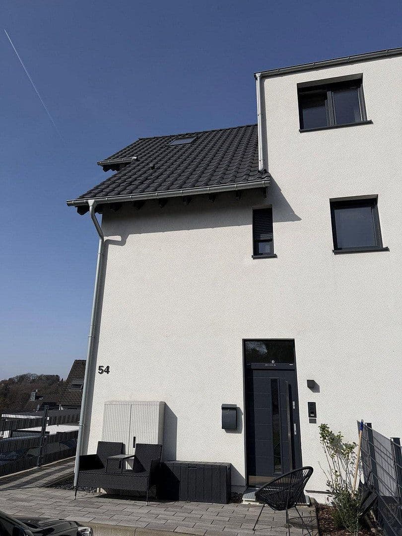 Prenájom bytu 5-izbový 135 m², Am Siefen 54, Solingen, Severné Porýnie - Westfálsko Prenájom bytu 5-izbový 135 m², Am Siefen 54, Solingen, Severné Porýnie - Westfálsko