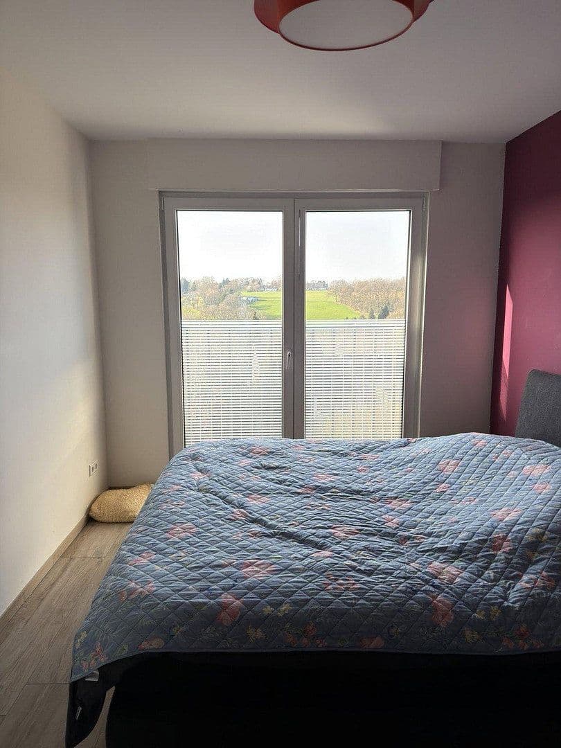 Prenájom bytu 5-izbový 135 m², Am Siefen 54, Solingen, Severné Porýnie - Westfálsko Prenájom bytu 5-izbový 135 m², Am Siefen 54, Solingen, Severné Porýnie - Westfálsko