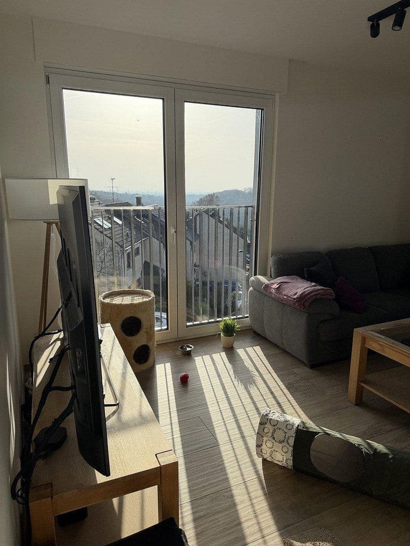 Prenájom bytu 5-izbový 135 m², Am Siefen 54, Solingen, Severné Porýnie - Westfálsko Prenájom bytu 5-izbový 135 m², Am Siefen 54, Solingen, Severné Porýnie - Westfálsko