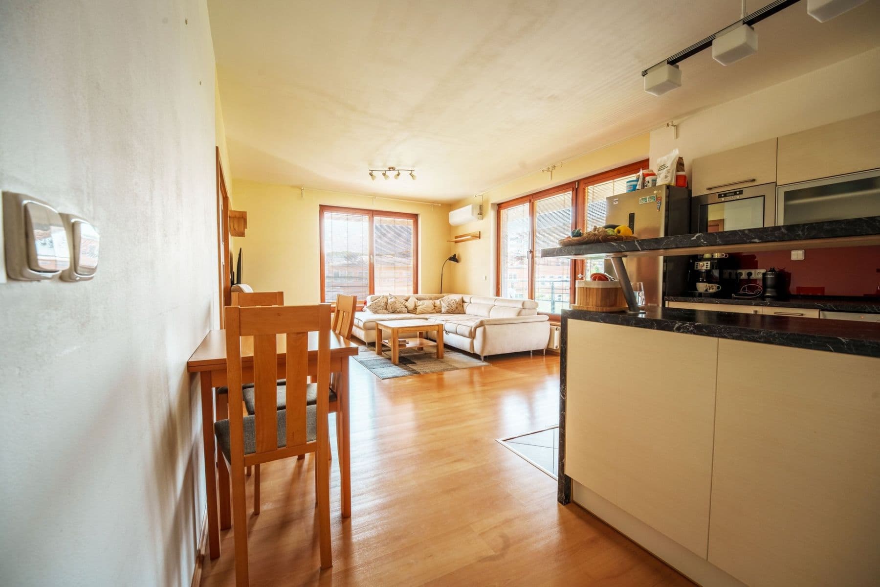 Prenájom bytu 2-izbový 62 m², Jana Přibíka, Praha, Praha Prenájom bytu 2-izbový 62 m², Jana Přibíka, Praha, Praha