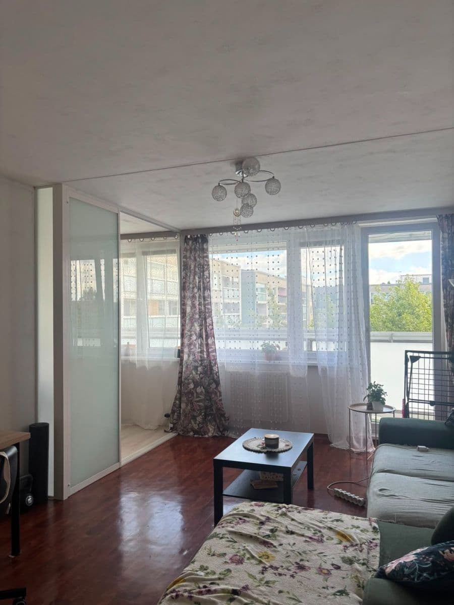 Prenájom bytu 3-izbový 75 m², Bašteckého, Praha, Praha Prenájom bytu 3-izbový 75 m², Bašteckého, Praha, Praha
