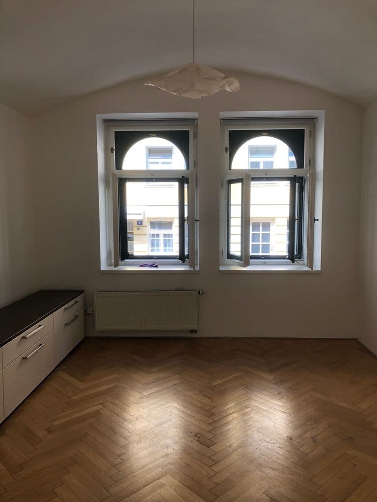 Prenájom bytu 2-izbový 46 m², Roháčova, Praha, Praha Prenájom bytu 2-izbový 46 m², Roháčova, Praha, Praha