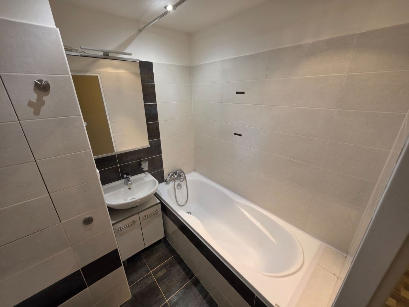 Predaj bytu 2-izbový 56 m², V Hůrkách, Praha, Praha Predaj bytu 2-izbový 56 m², V Hůrkách, Praha, Praha