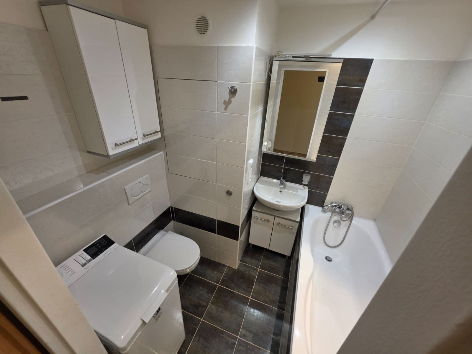 Predaj bytu 2-izbový 56 m², V Hůrkách, Praha, Praha Predaj bytu 2-izbový 56 m², V Hůrkách, Praha, Praha