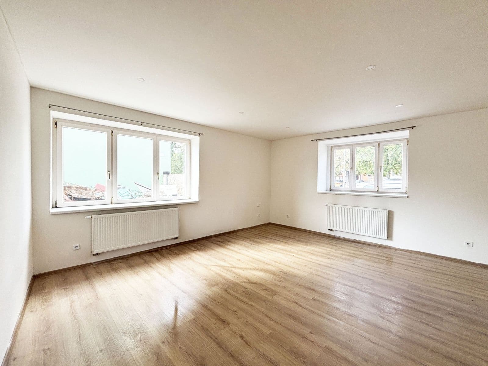Prenájom bytu 3-izbový 67 m², Palackého náměstí, Dobrovice, Středočeský kraj Prenájom bytu 3-izbový 67 m², Palackého náměstí, Dobrovice, Středočeský kraj