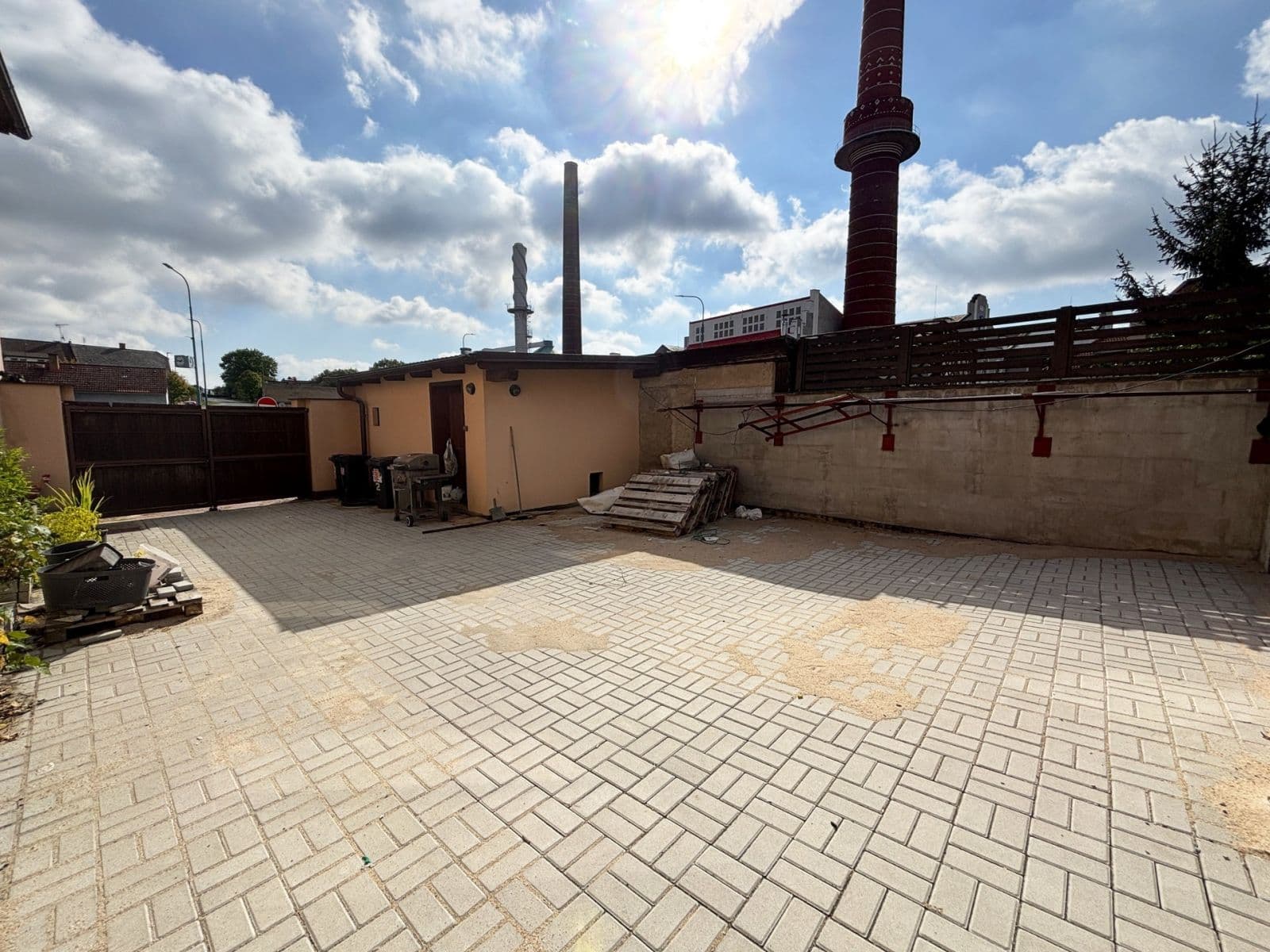 Prenájom bytu 3-izbový 67 m², Palackého náměstí, Dobrovice, Středočeský kraj Prenájom bytu 3-izbový 67 m², Palackého náměstí, Dobrovice, Středočeský kraj