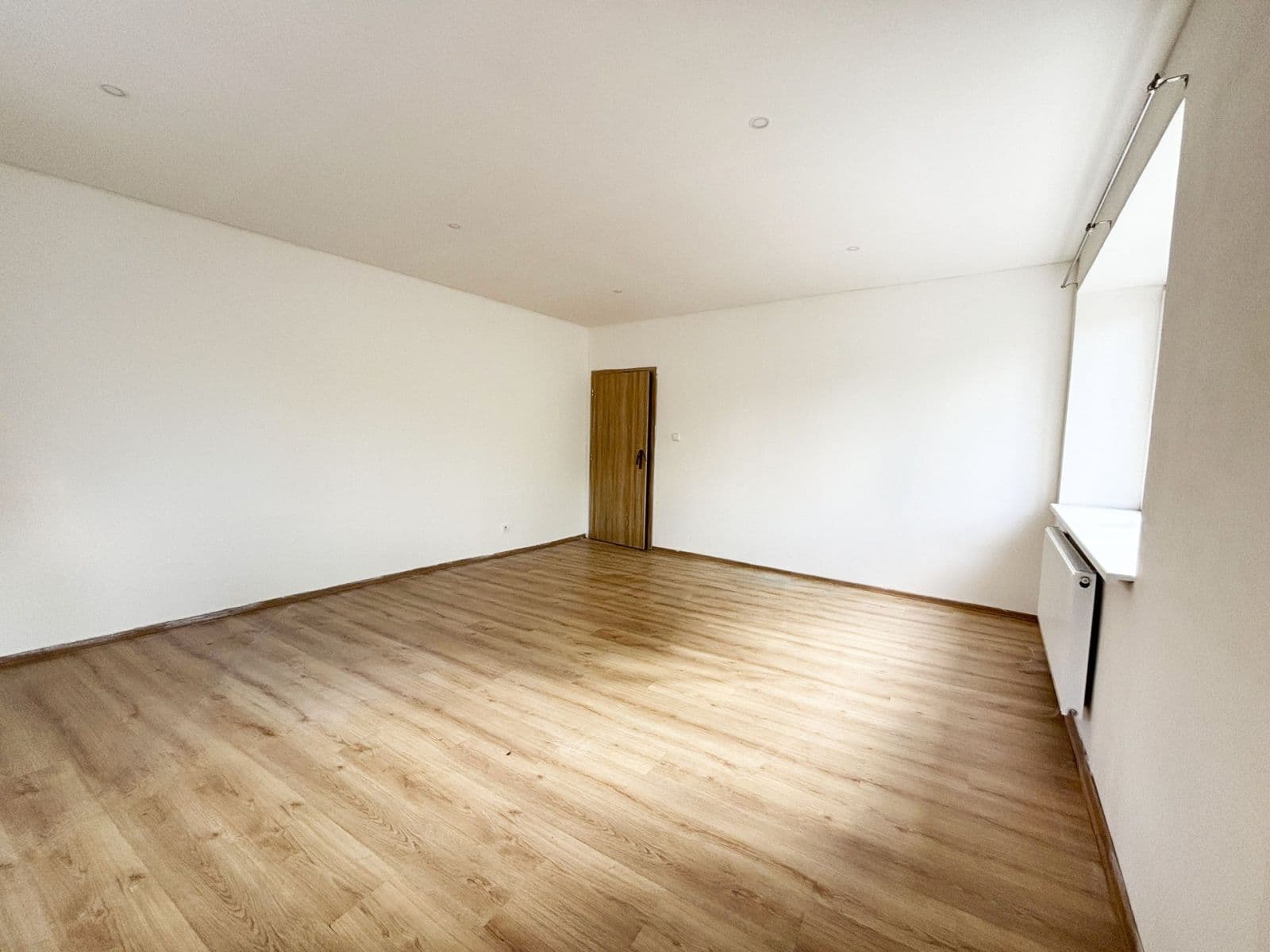 Prenájom bytu 3-izbový 67 m², Palackého náměstí, Dobrovice, Středočeský kraj Prenájom bytu 3-izbový 67 m², Palackého náměstí, Dobrovice, Středočeský kraj