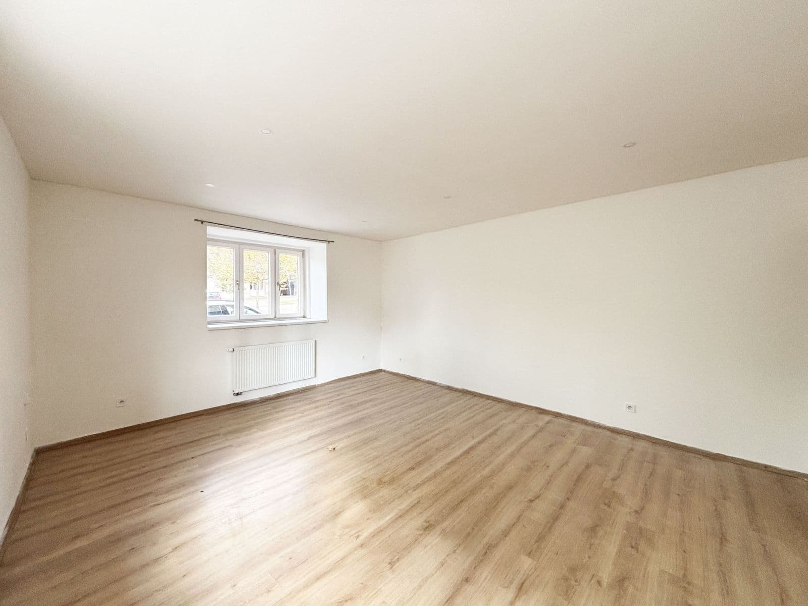 Prenájom bytu 3-izbový 67 m², Palackého náměstí, Dobrovice, Středočeský kraj Prenájom bytu 3-izbový 67 m², Palackého náměstí, Dobrovice, Středočeský kraj