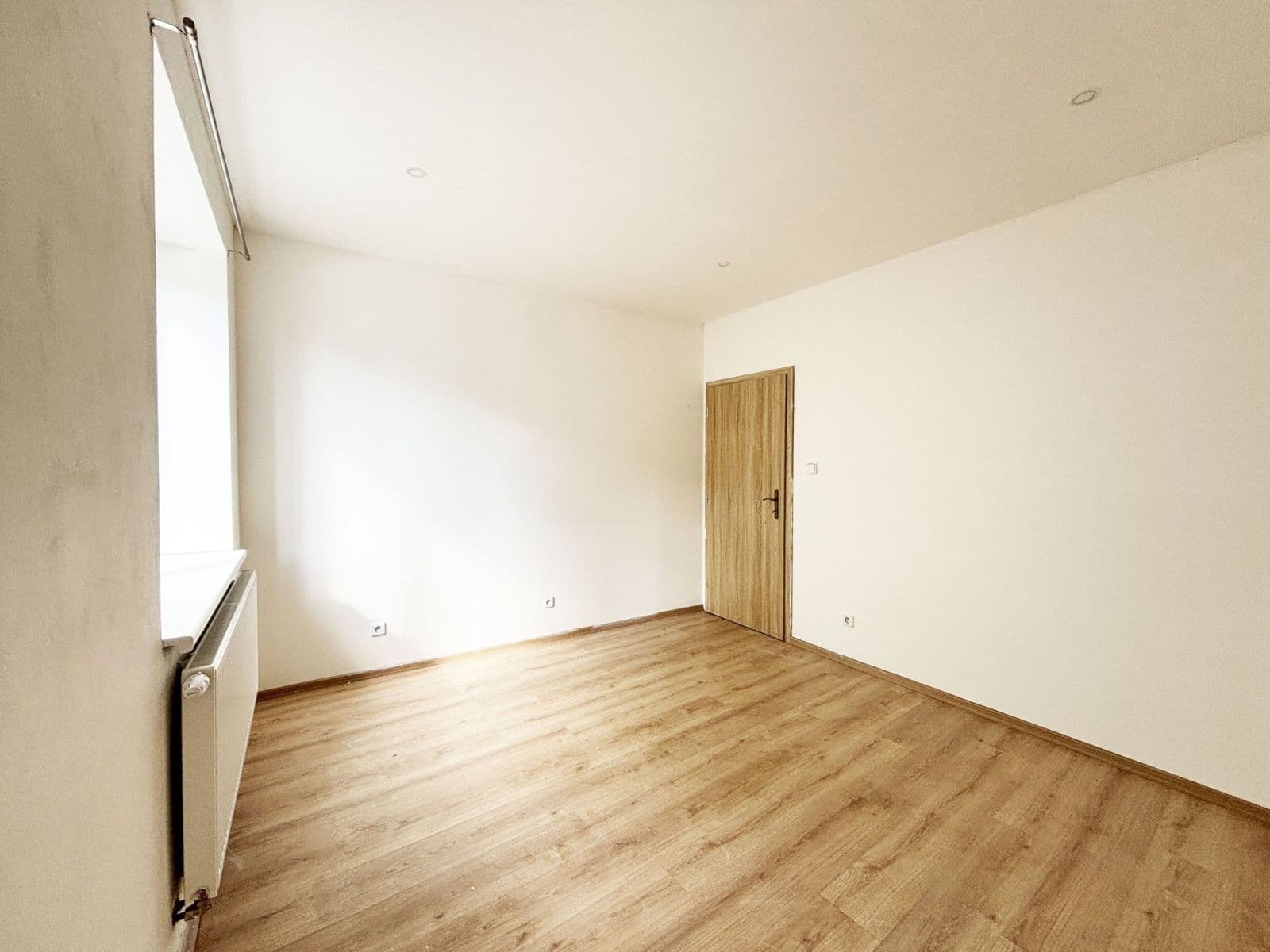 Prenájom bytu 3-izbový 67 m², Palackého náměstí, Dobrovice, Středočeský kraj Prenájom bytu 3-izbový 67 m², Palackého náměstí, Dobrovice, Středočeský kraj
