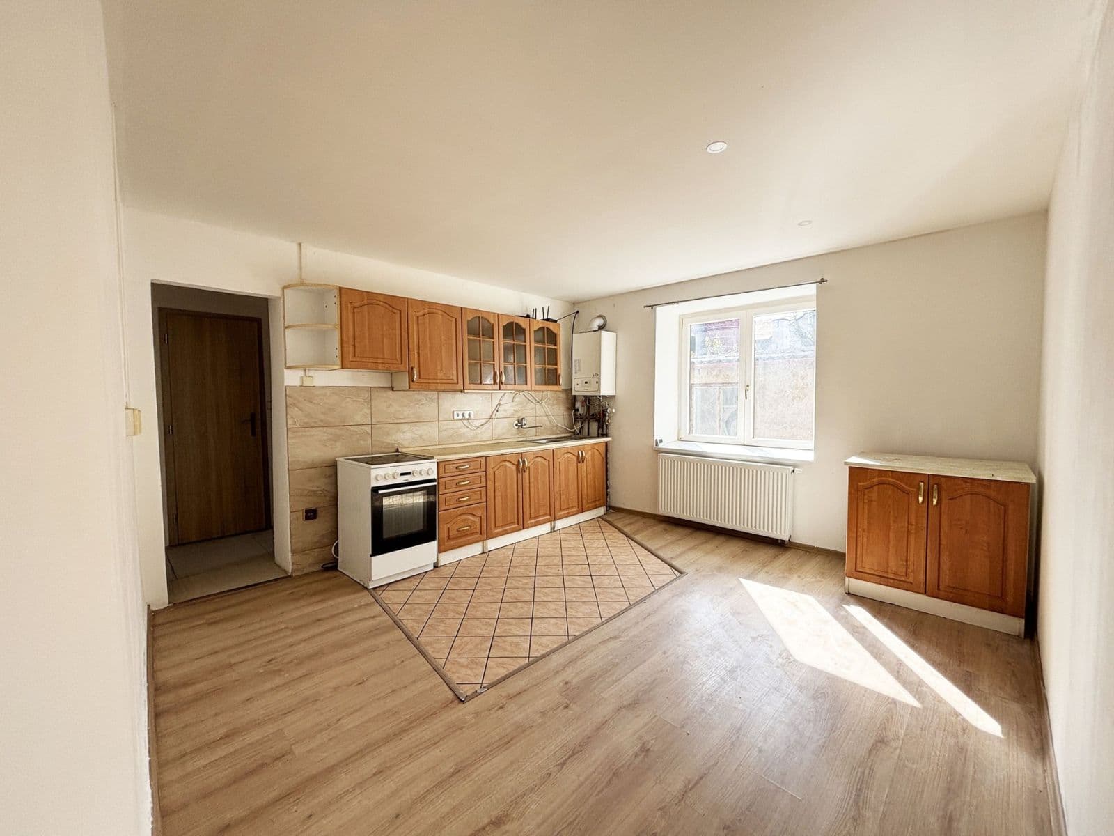 Prenájom bytu 3-izbový 67 m², Palackého náměstí, Dobrovice, Středočeský kraj Prenájom bytu 3-izbový 67 m², Palackého náměstí, Dobrovice, Středočeský kraj