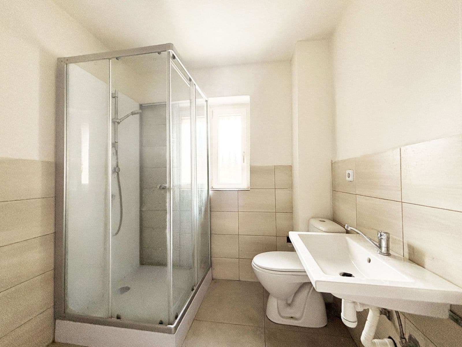 Prenájom bytu 3-izbový 67 m², Palackého náměstí, Dobrovice, Středočeský kraj Prenájom bytu 3-izbový 67 m², Palackého náměstí, Dobrovice, Středočeský kraj