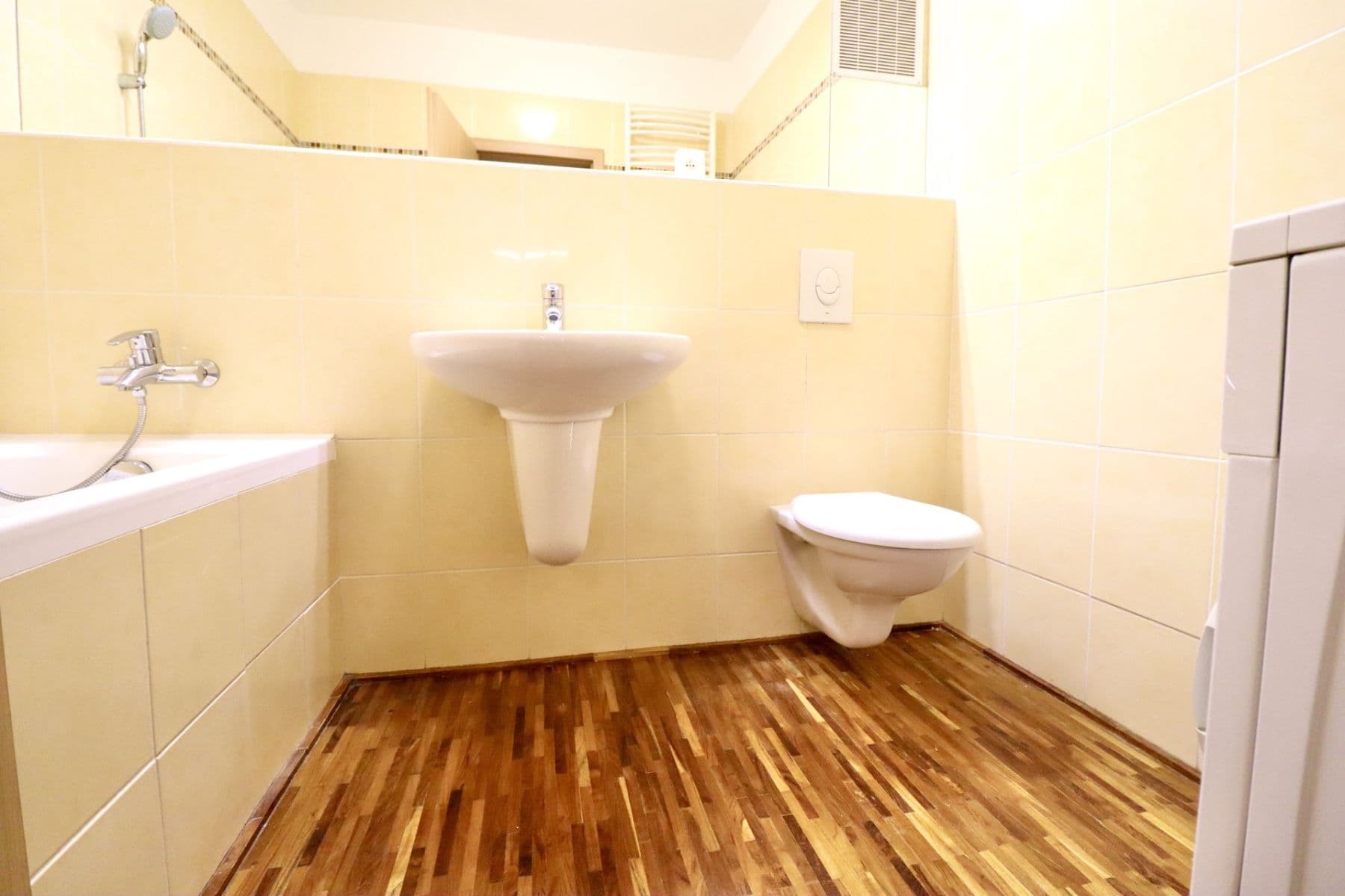 Prenájom bytu 2-izbový 49 m², V dolině, Praha, Praha Prenájom bytu 2-izbový 49 m², V dolině, Praha, Praha