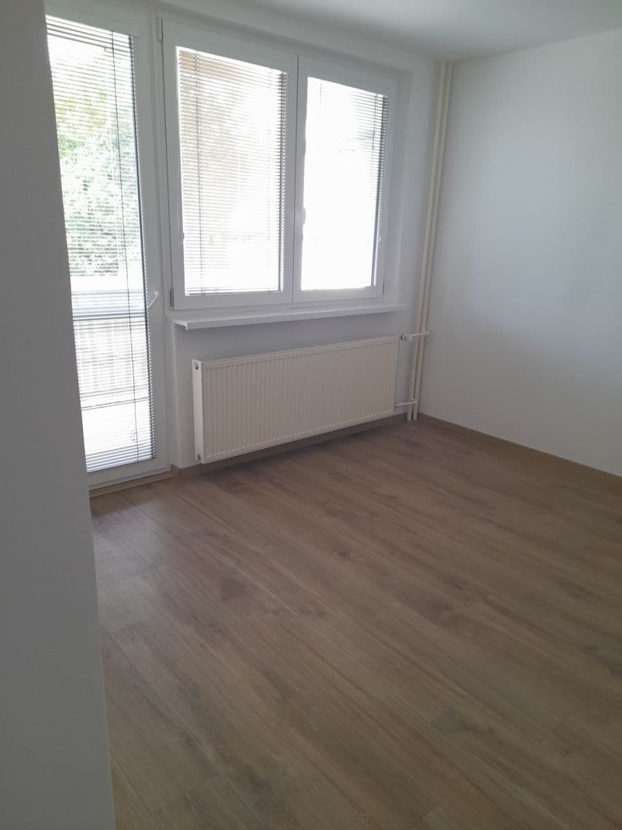 Prenájom bytu 3-izbový 71 m², Rákosníkova, Neveklov, Středočeský kraj Prenájom bytu 3-izbový 71 m², Rákosníkova, Neveklov, Středočeský kraj