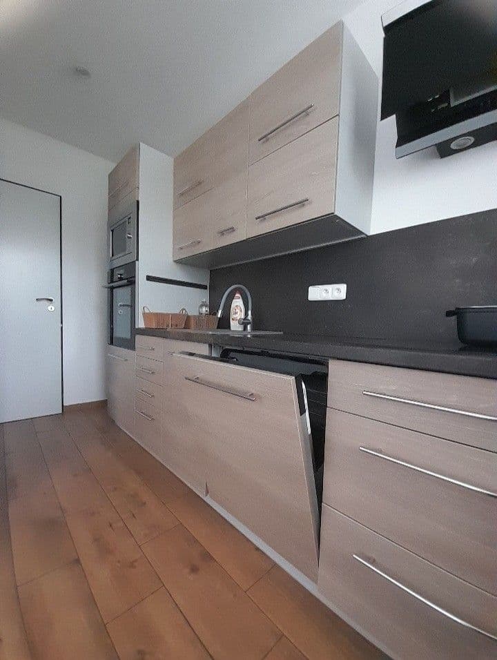 Prenájom bytu 3-izbový 71 m², Rákosníkova, Neveklov, Středočeský kraj Prenájom bytu 3-izbový 71 m², Rákosníkova, Neveklov, Středočeský kraj