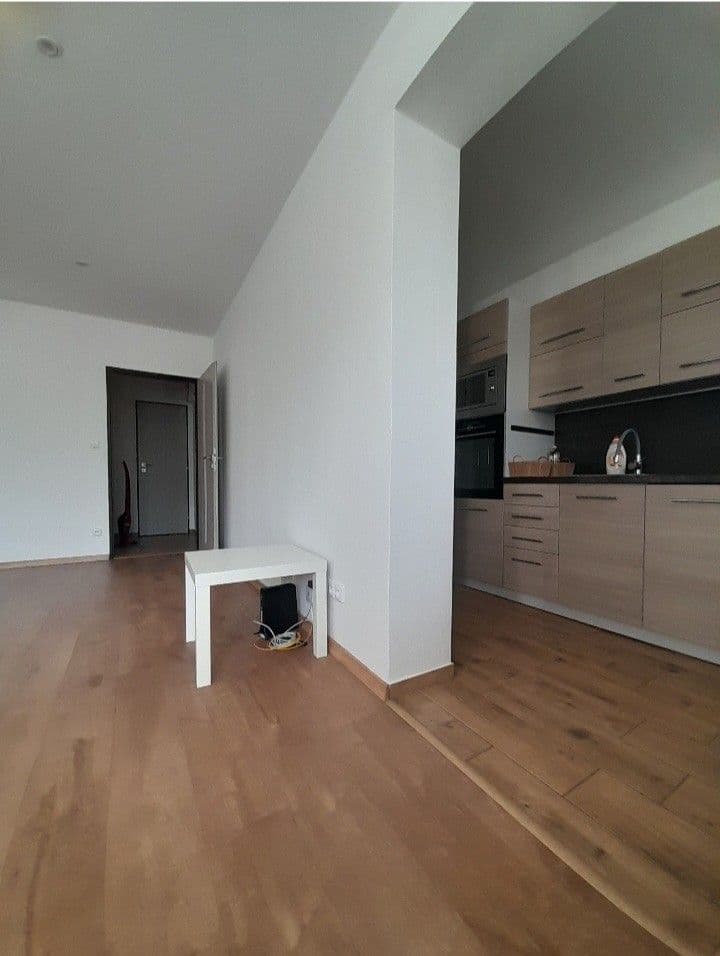 Prenájom bytu 3-izbový 71 m², Rákosníkova, Neveklov, Středočeský kraj Prenájom bytu 3-izbový 71 m², Rákosníkova, Neveklov, Středočeský kraj