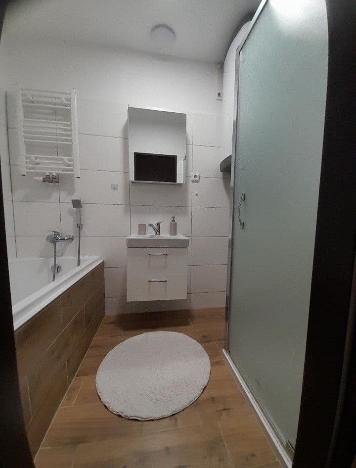 Prenájom bytu 3-izbový 71 m², Rákosníkova, Neveklov, Středočeský kraj Prenájom bytu 3-izbový 71 m², Rákosníkova, Neveklov, Středočeský kraj