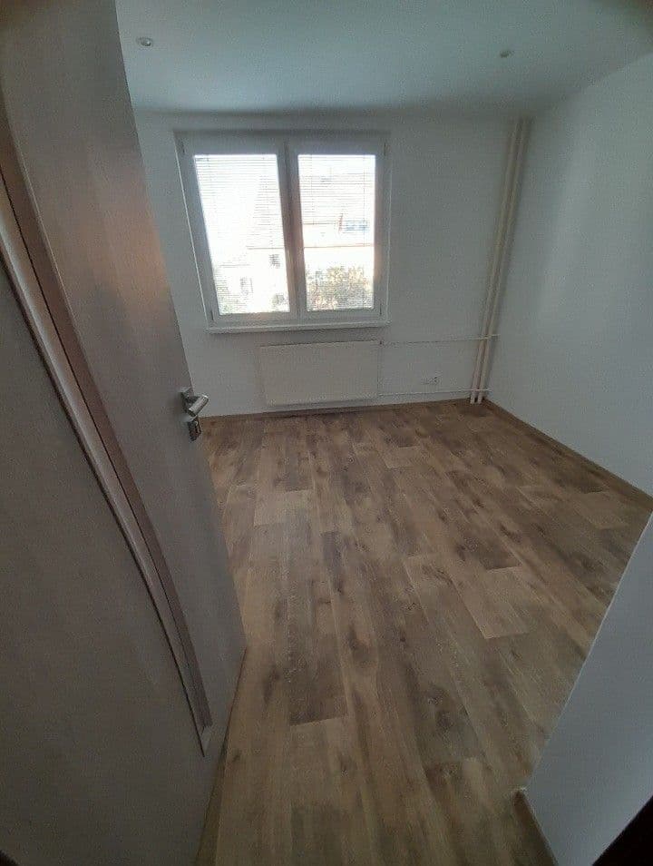 Prenájom bytu 3-izbový 71 m², Rákosníkova, Neveklov, Středočeský kraj Prenájom bytu 3-izbový 71 m², Rákosníkova, Neveklov, Středočeský kraj