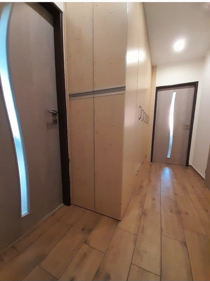 Prenájom bytu 3-izbový 71 m², Rákosníkova, Neveklov, Středočeský kraj Prenájom bytu 3-izbový 71 m², Rákosníkova, Neveklov, Středočeský kraj