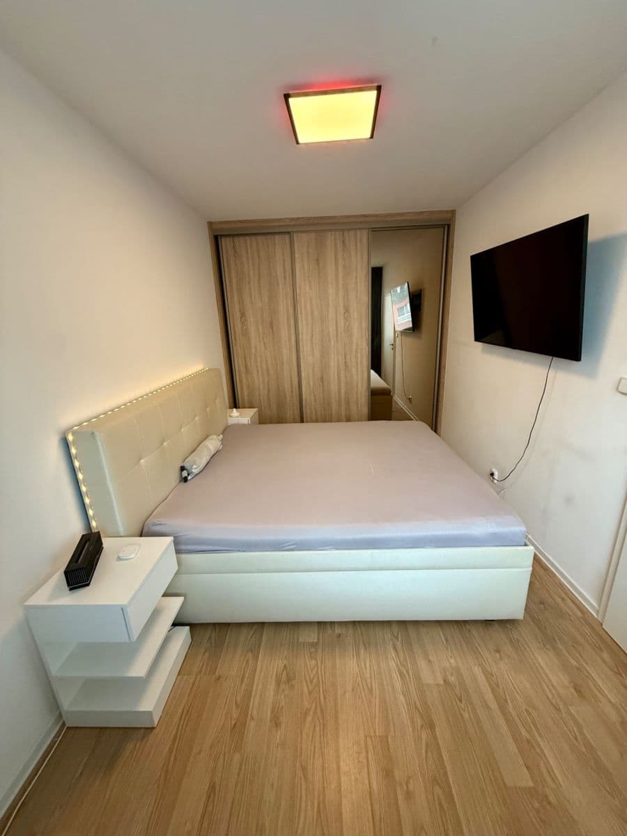 Prenájom bytu 2-izbový 47 m², Zakšínská, Praha, Praha Prenájom bytu 2-izbový 47 m², Zakšínská, Praha, Praha