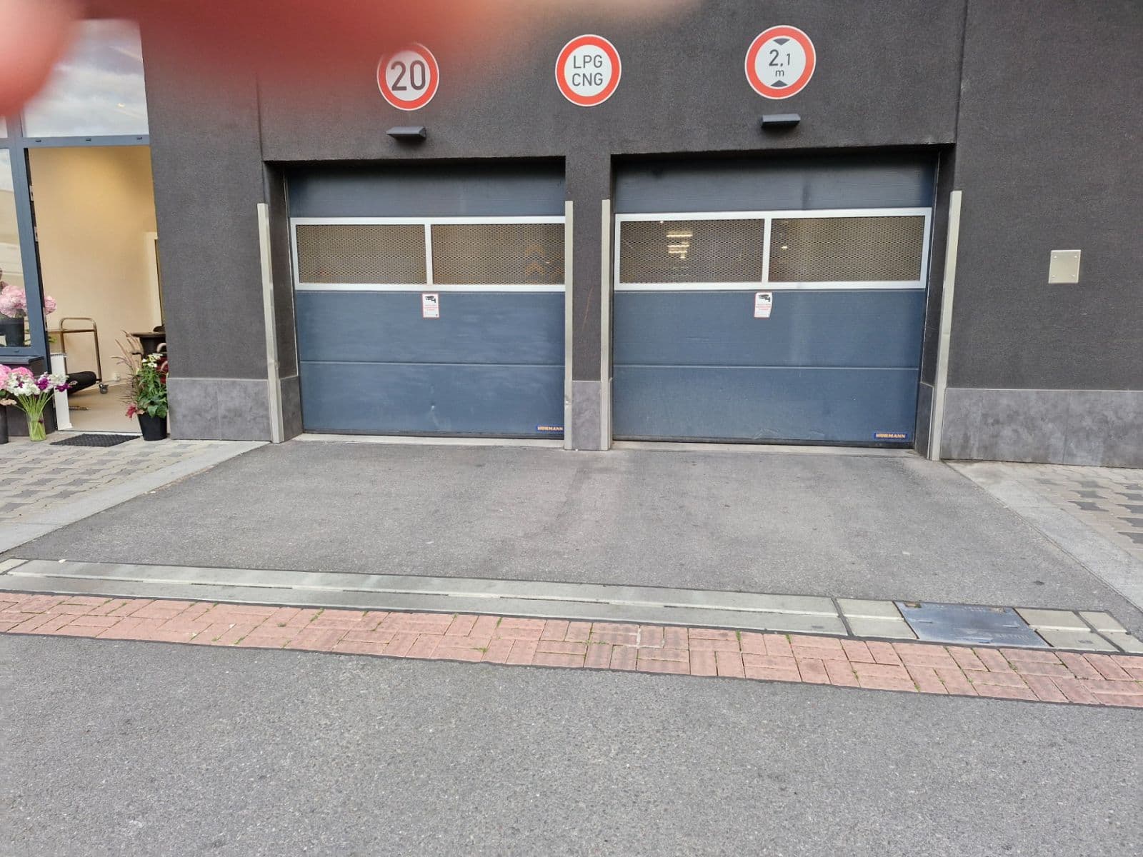 Prenájom garáže 13 m², Zvěřinova, Praha, Praha Prenájom garáže 13 m², Zvěřinova, Praha, Praha