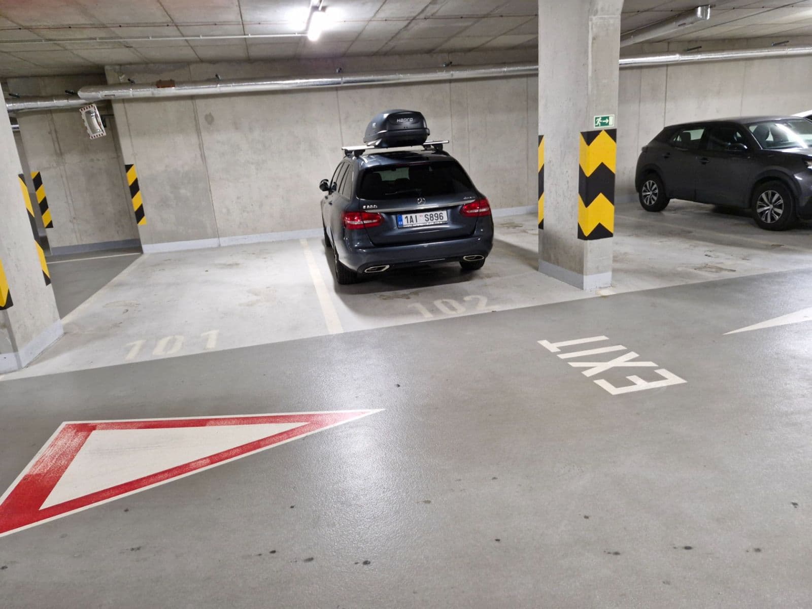 Prenájom garáže 13 m², Zvěřinova, Praha, Praha Prenájom garáže 13 m², Zvěřinova, Praha, Praha