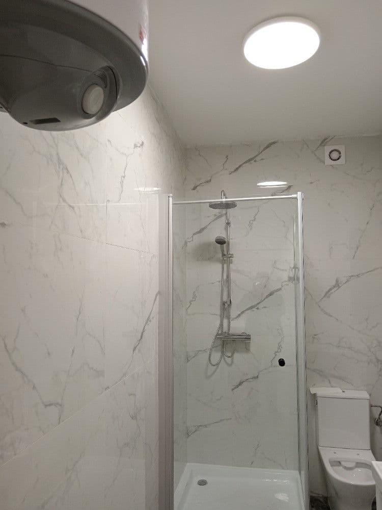 Prenájom bytu 3-izbový 80 m², 28. pluku, Praha, Praha Prenájom bytu 3-izbový 80 m², 28. pluku, Praha, Praha