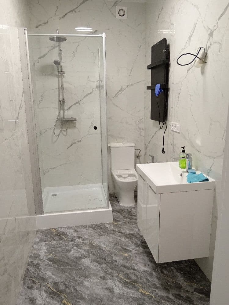 Prenájom bytu 3-izbový 80 m², 28. pluku, Praha, Praha Prenájom bytu 3-izbový 80 m², 28. pluku, Praha, Praha