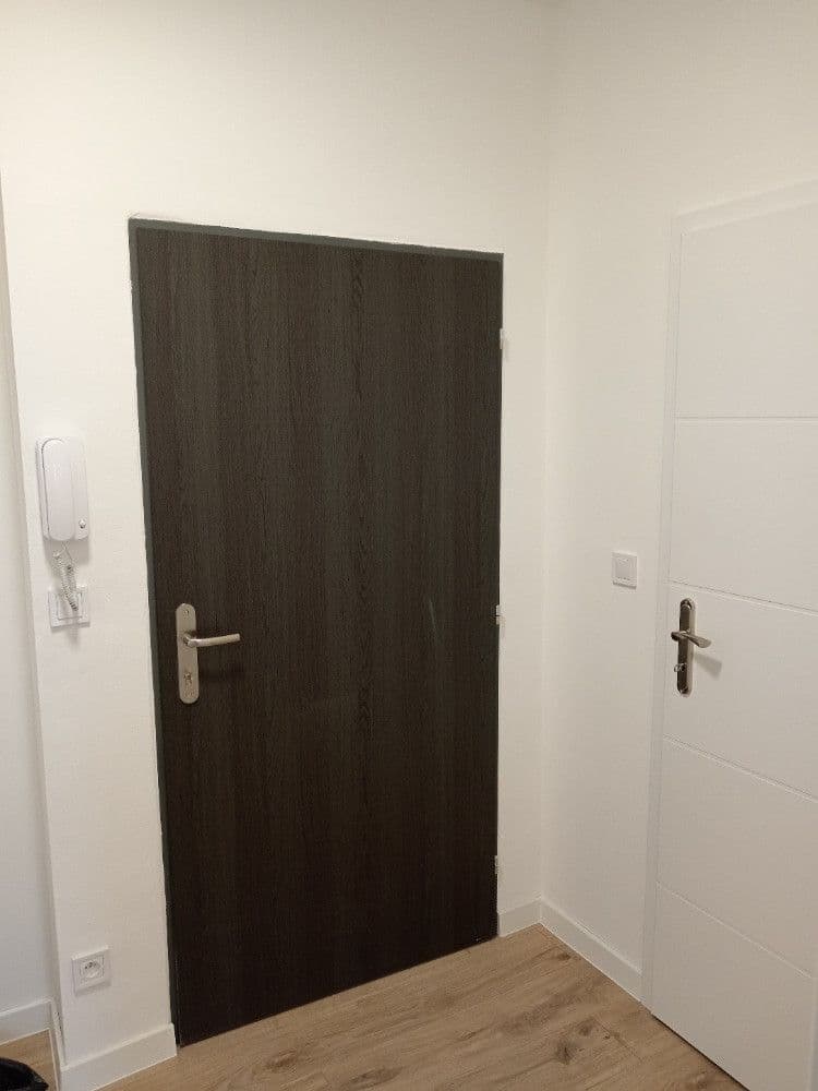 Prenájom bytu 3-izbový 80 m², 28. pluku, Praha, Praha Prenájom bytu 3-izbový 80 m², 28. pluku, Praha, Praha