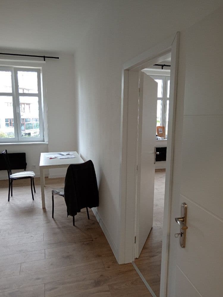 Prenájom bytu 3-izbový 80 m², 28. pluku, Praha, Praha Prenájom bytu 3-izbový 80 m², 28. pluku, Praha, Praha