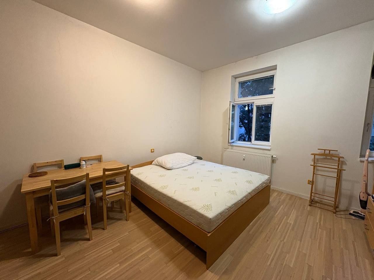 Prenájom bytu 1-izbový 30 m², Bořivojova, Praha, Praha Prenájom bytu 1-izbový 30 m², Bořivojova, Praha, Praha