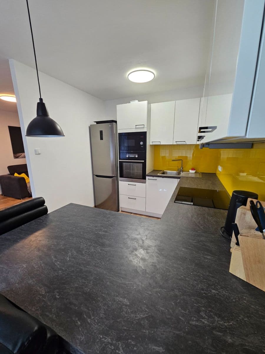Prenájom bytu 3-izbový 60 m², Habartická, Praha, Praha Prenájom bytu 3-izbový 60 m², Habartická, Praha, Praha