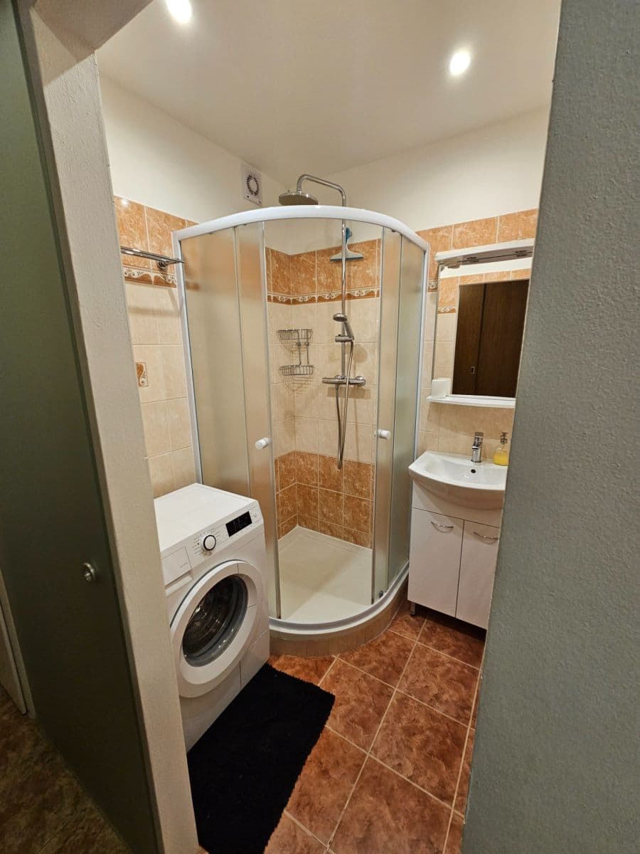 Prenájom bytu 3-izbový 60 m², Habartická, Praha, Praha Prenájom bytu 3-izbový 60 m², Habartická, Praha, Praha